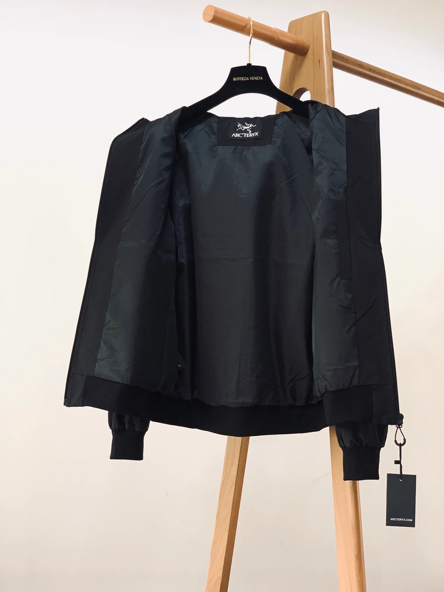 Same Style， ， 2026 New Arrival ， Original Premium Breathable ， ， ， Quality。 ， Sizes：M～3XL，